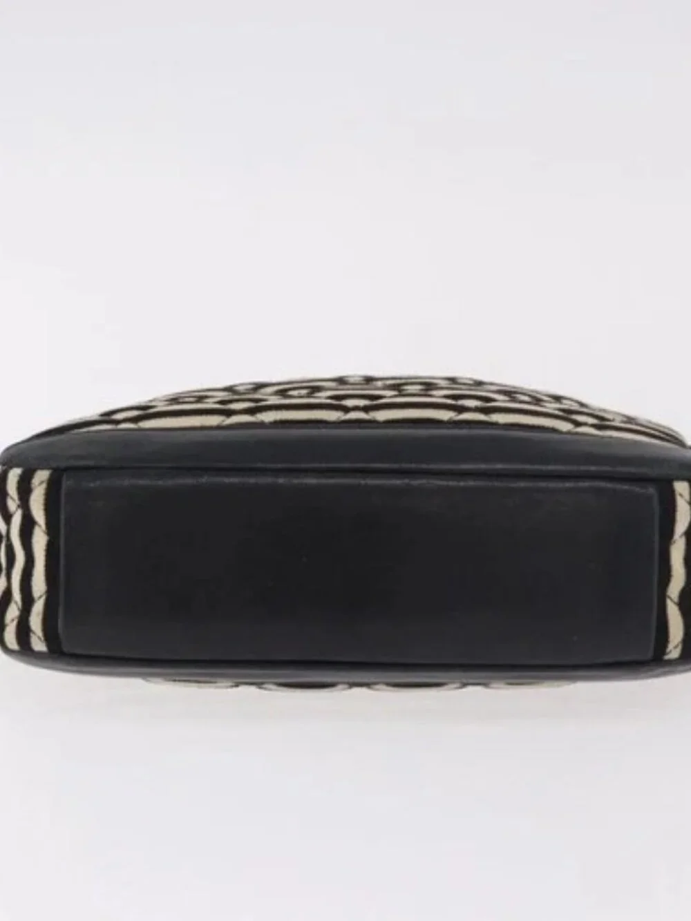 CHANEL Matelasse Chain Shoulder Bag Canvas Beige Gold CC Auth 185766